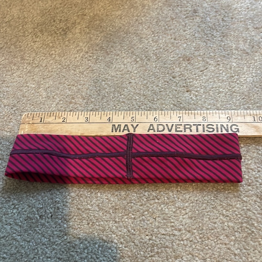 Lulu Lemon fabric stretching striped headband- burgundy - Picture 3 of 8